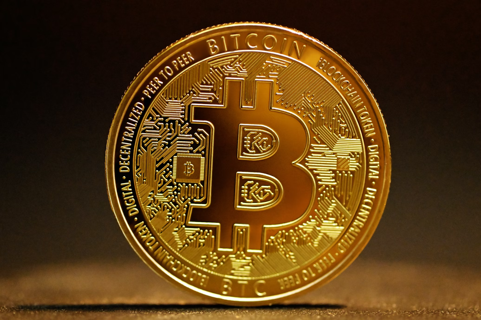 VanEck predicts a $2.4B surge in Bitcoin ETFs in 2024