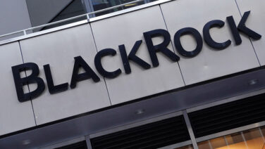 BlackRock is making waves in the rapidly expanding market for Bitcoin ETFs with its understated and straightforward advertising strategy.
