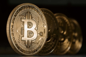 US Bitcoin ETFs record $908 million in net inflows