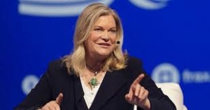 U.S. Senators Cynthia Lummis and Ron Wyden introduced the Blockchain Regulatory Certainty Act. This bipartisan effort aims to exempt non-custodial blockchain developers